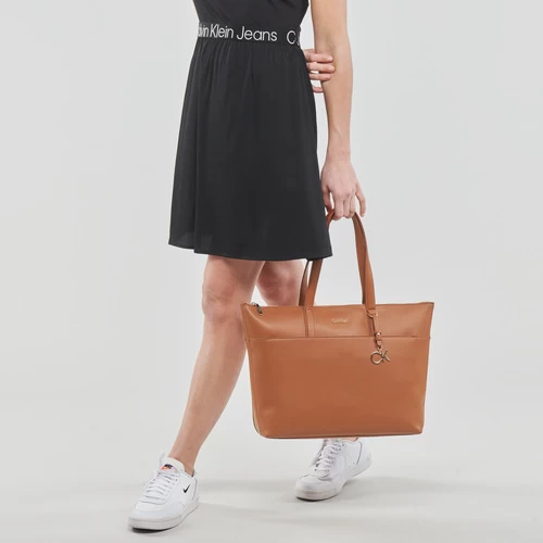 Calvin Klein Jeans - CK MUST SHOPPER LG W/SLIP PKT - Image 6